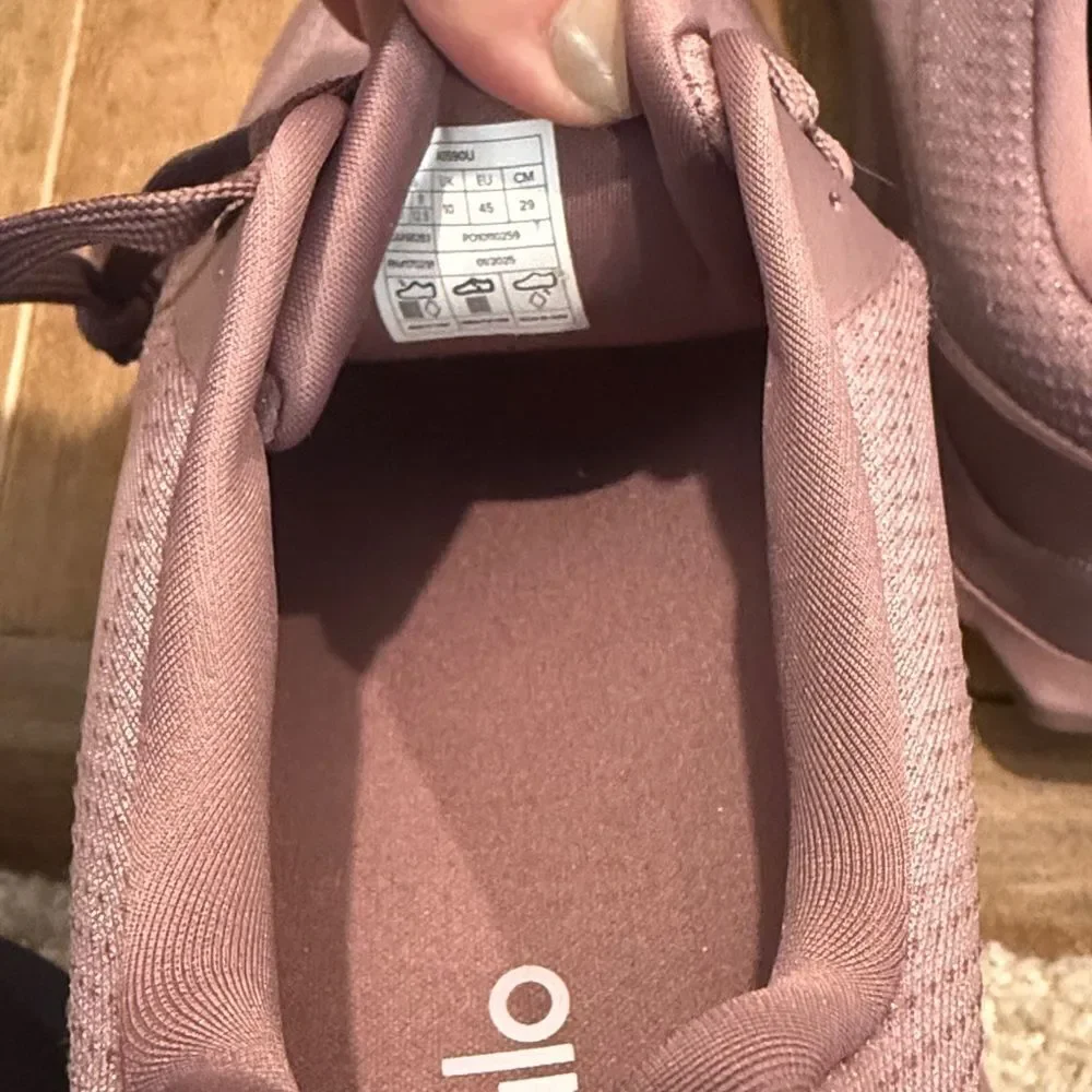 NWOB Alo Runner Shoes Smokey Quartz